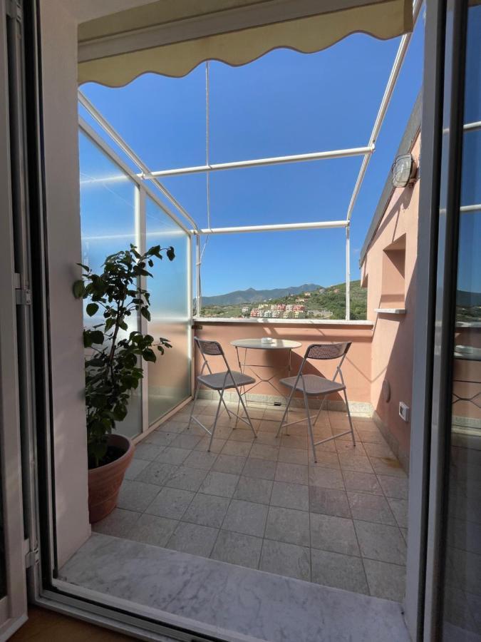 Appartamento Mimosa "A Casa Felice" Pietra Ligure Exterior foto