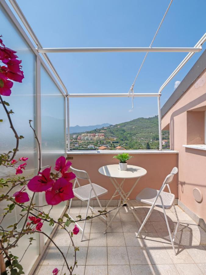 Appartamento Mimosa "A Casa Felice" Pietra Ligure Exterior foto