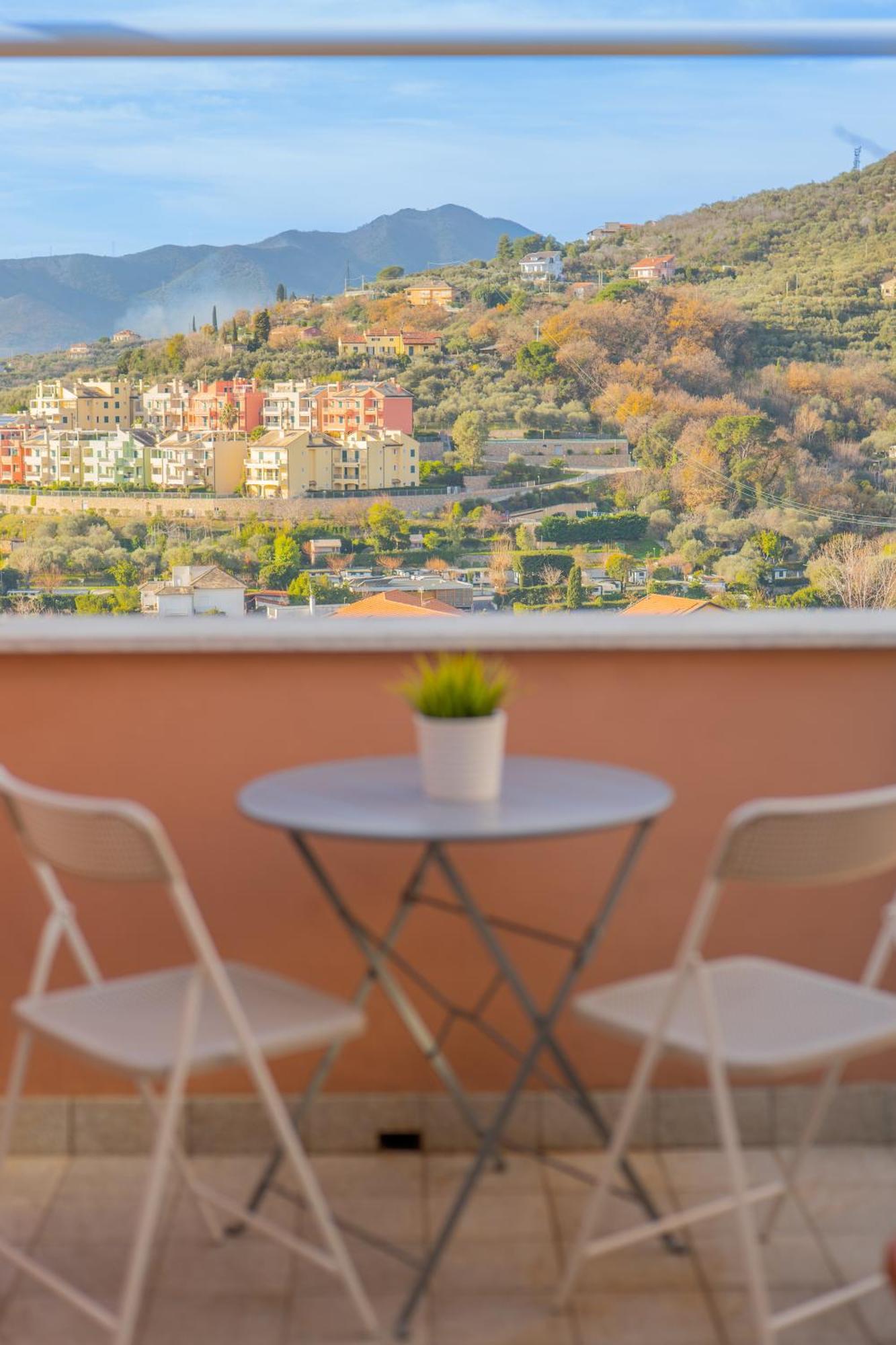 Appartamento Mimosa "A Casa Felice" Pietra Ligure Exterior foto